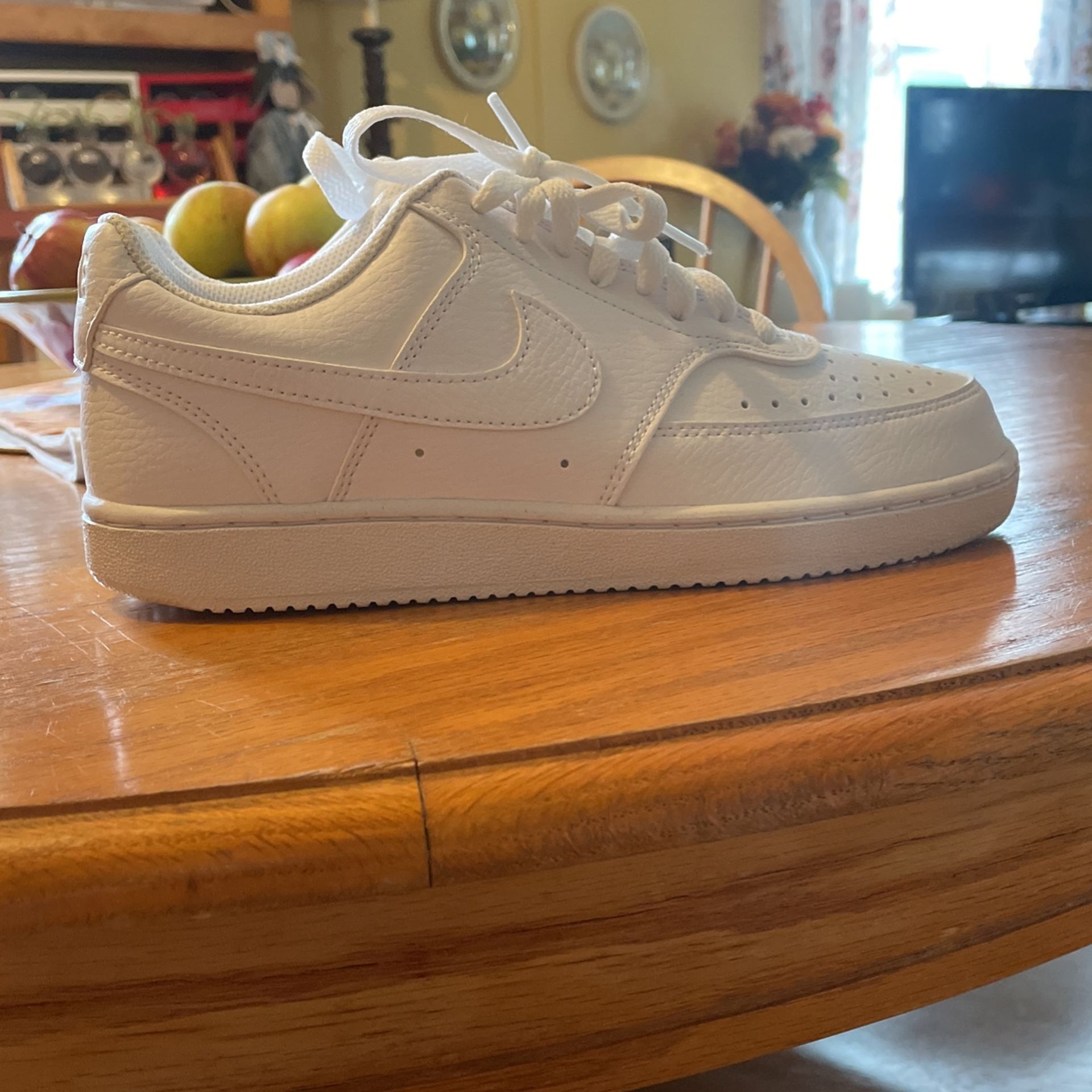 White Nikes Size 7