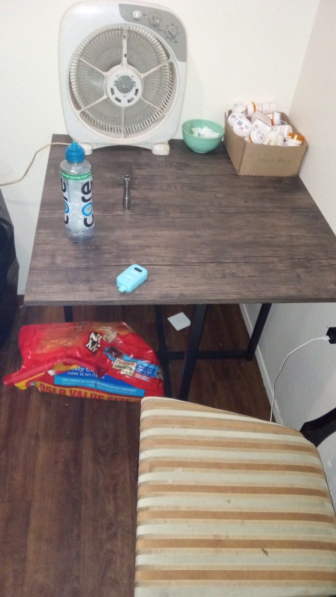 Kitchen Table And 4 Caires