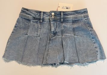 NWT GB Pleated Denim Mini Skort Junior’s Small Light Blue (waist size 27)