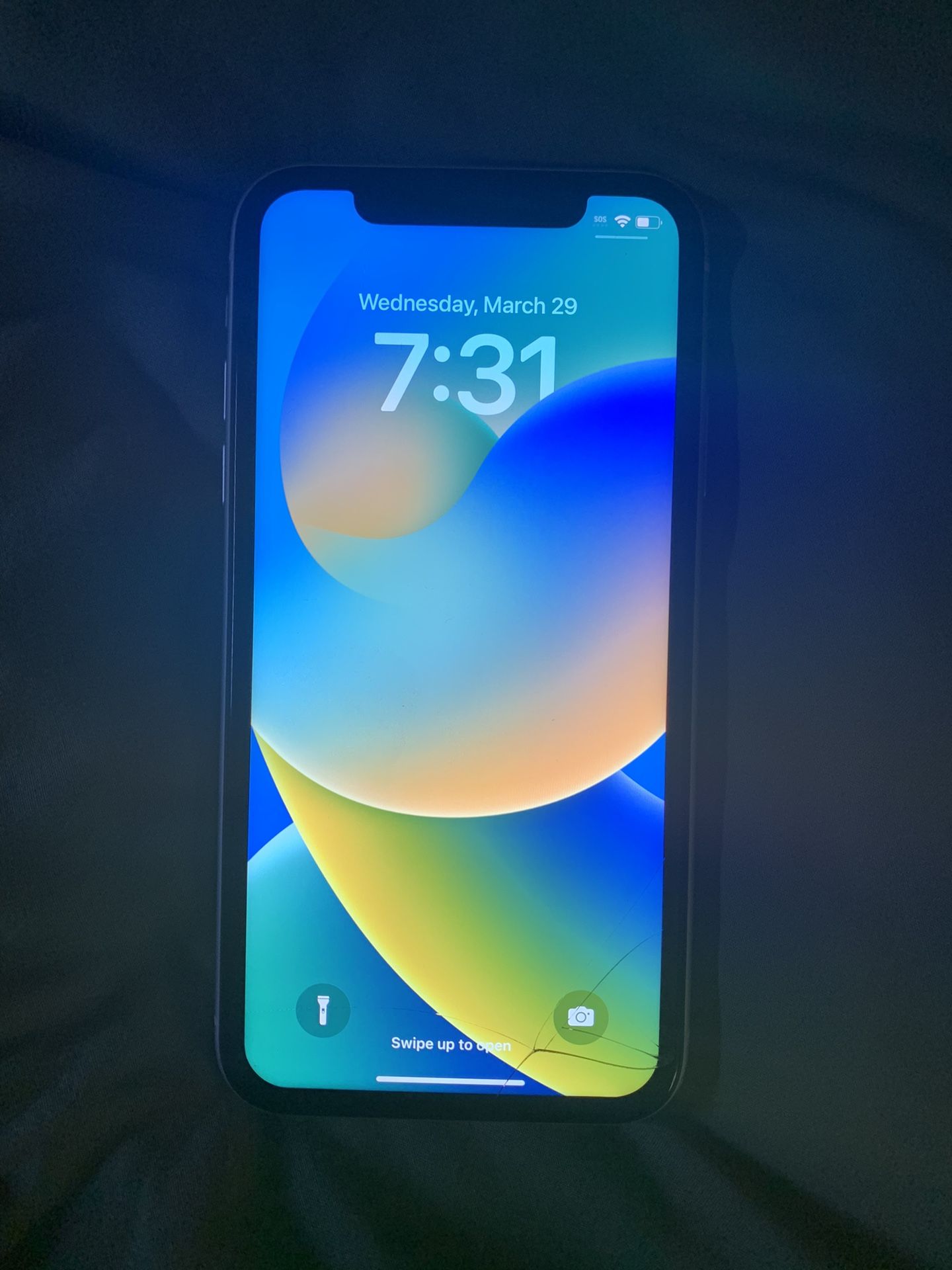 iPhone XR White (Small Crack)