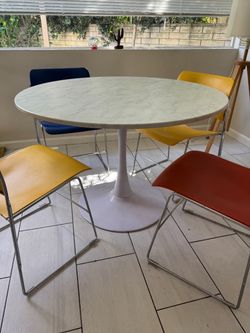 Round Marble-Top Tulip Pedestal Dining Table