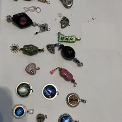 17 Pendants 