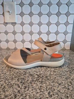 Arcopedico Rapa Nui Sandals
Women's Size EUR 36
US Size 5.5 to 6