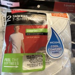 Hanes: 2 Tagless T-Shirts (Size: Medium)
