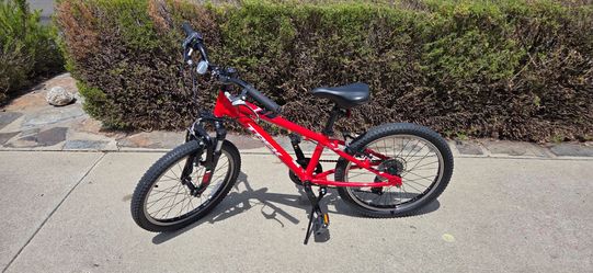 Trek 20 in Precaliber Red Kids Mountain Bike