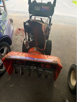 Husqvarna II30SBEXP Snow Blower