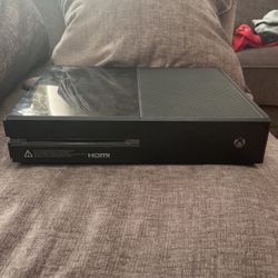 Xbox One for parts (doesn’t Work)