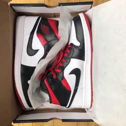 Jordan 1 Mids 