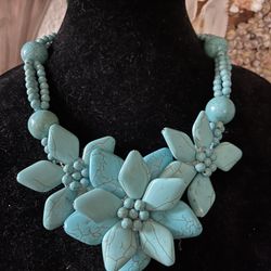 Hawaiian   Flower  Turquoise  Necklace 22’