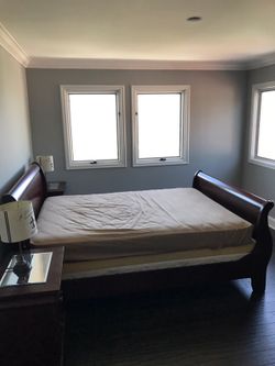 Queen size sleigh bed