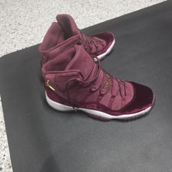 Air Jordan 11 Retro “Heiress Velvet Night Maroon” – Men Size 8.5 