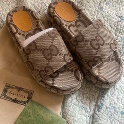 New Gucci Slides Size 9