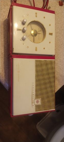 1955 GE Convertible Radio/Clock 661