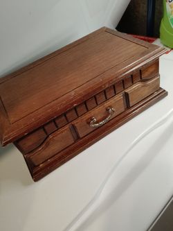 Yes it's post it's available vintage jewelry box $50