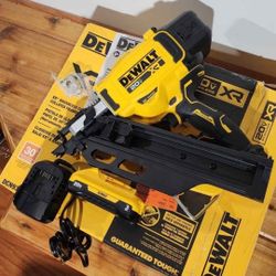 Dewalt 20V 'Max XR'  30° Framing Nailer, Battery, Charger