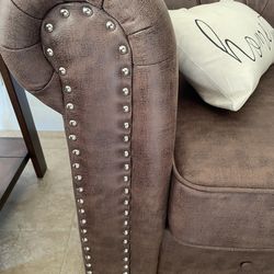 Couch with two chairs