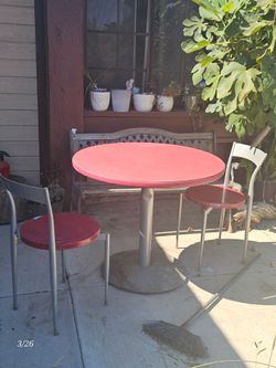 Round table with 2 chairs - restaurant style (red & silver)