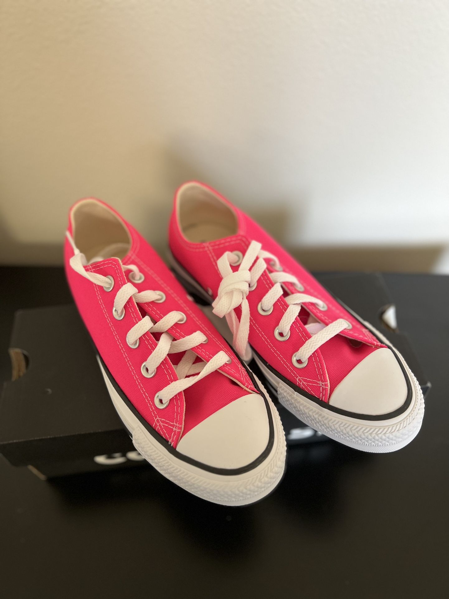 Converse-NEW Hot Pink Size 6