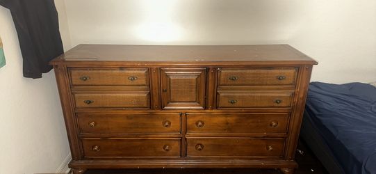 Large Solid Wood Bedroom Dresser – 7 Drawers