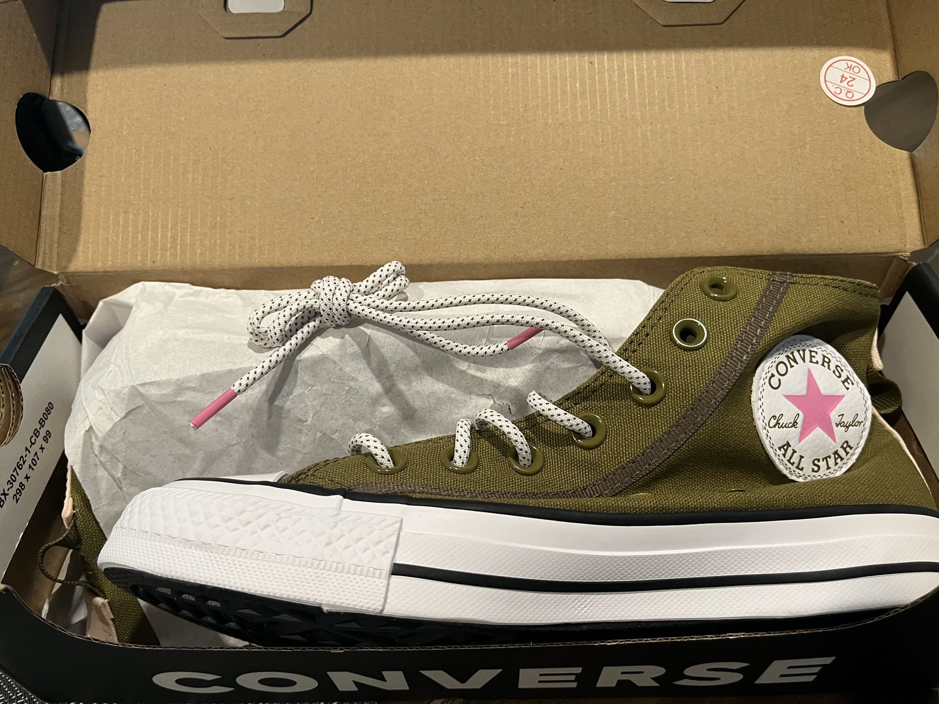 Converse Women New Condition High Top  Size 6.5