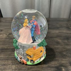 Disney Sleeping Beauty Enesco Musical Snow Globe- like new!