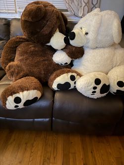 Two large teddy bears