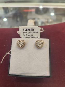 10kgold diamond earrings 3 grams layaway available 10% Dwon if you interested please make sure you ask for Maribel thank you