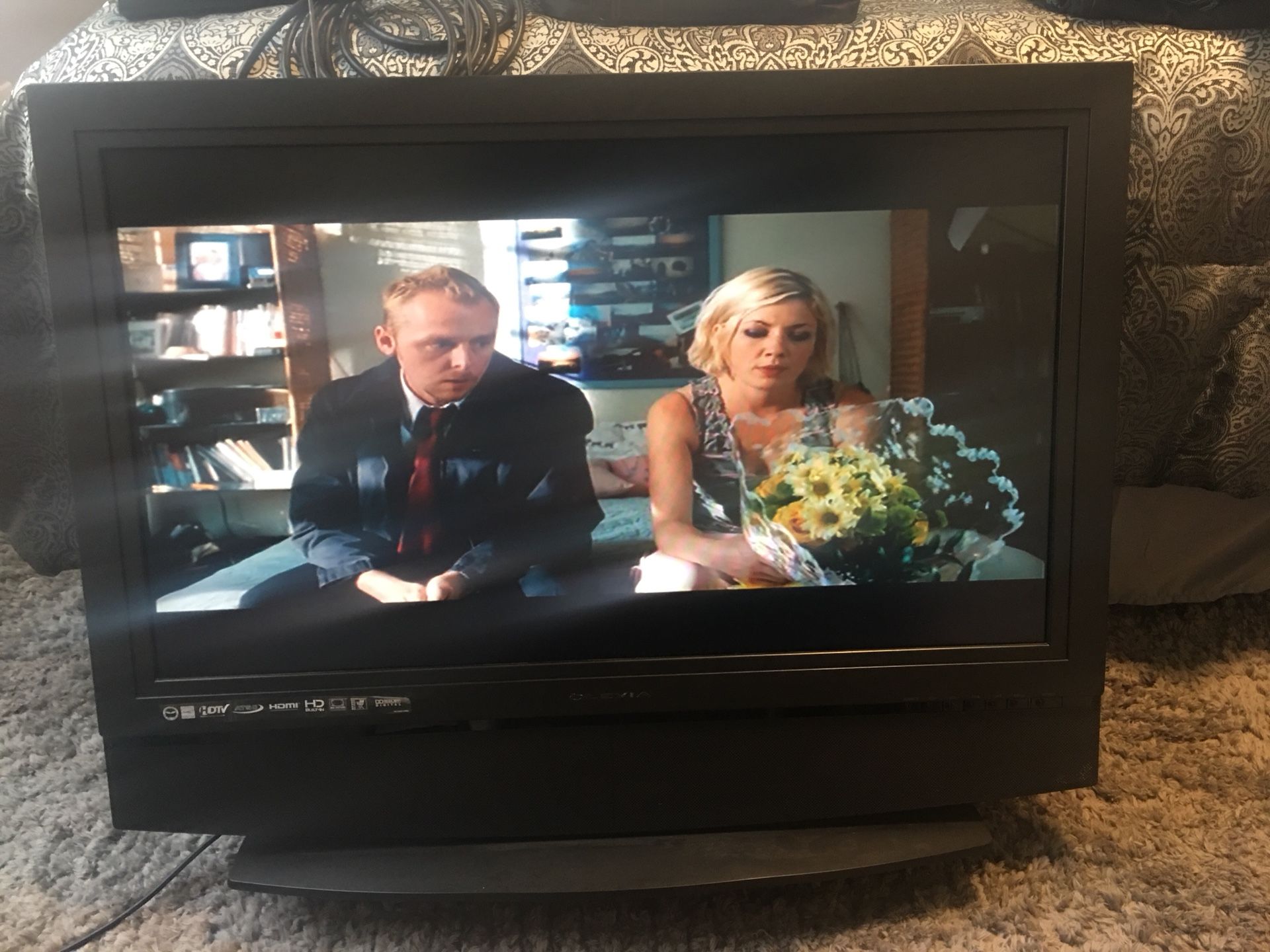 OLEVIA 37” LCD HDTV Model 237-T12 w/Remote