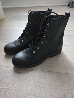 Size 8  ankle-height combat/biker boots.