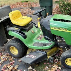 John Deere L110 Lawn Tractor