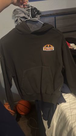 Volcom sweater