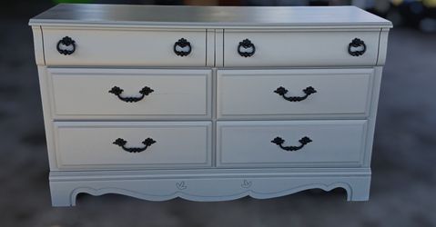 DRESSER