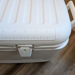 Like-New Large IGLOO White Hard Cooler (Only Used Once!) - $75 (Oceanside)