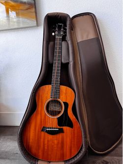 GS mini Taylor guitar with case