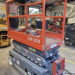 Electric Scissor Lift 19’