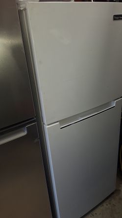 STUDIO SIZE. REFRIGERATORS,2FT WIDE.