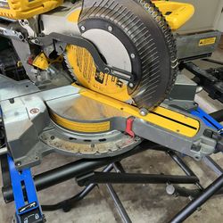 Dewalt 120v 12 Inch Miter Saw With Stand