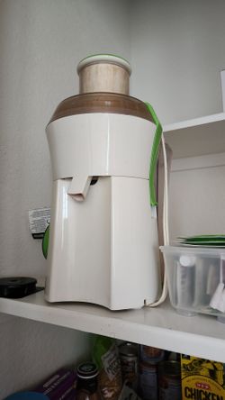 Electric Centrifugal Juicer White and Green