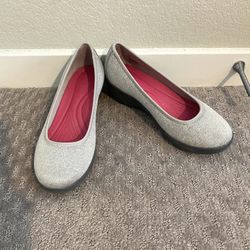 Worn once Crocs Dual Comfort Wedge shoes. Sz 8. Mint!