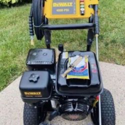 DEWALT 4000 PSI 3.5 GPM Gas Cold Water Pressure Washer with HONDA GX270 Engine (49-State