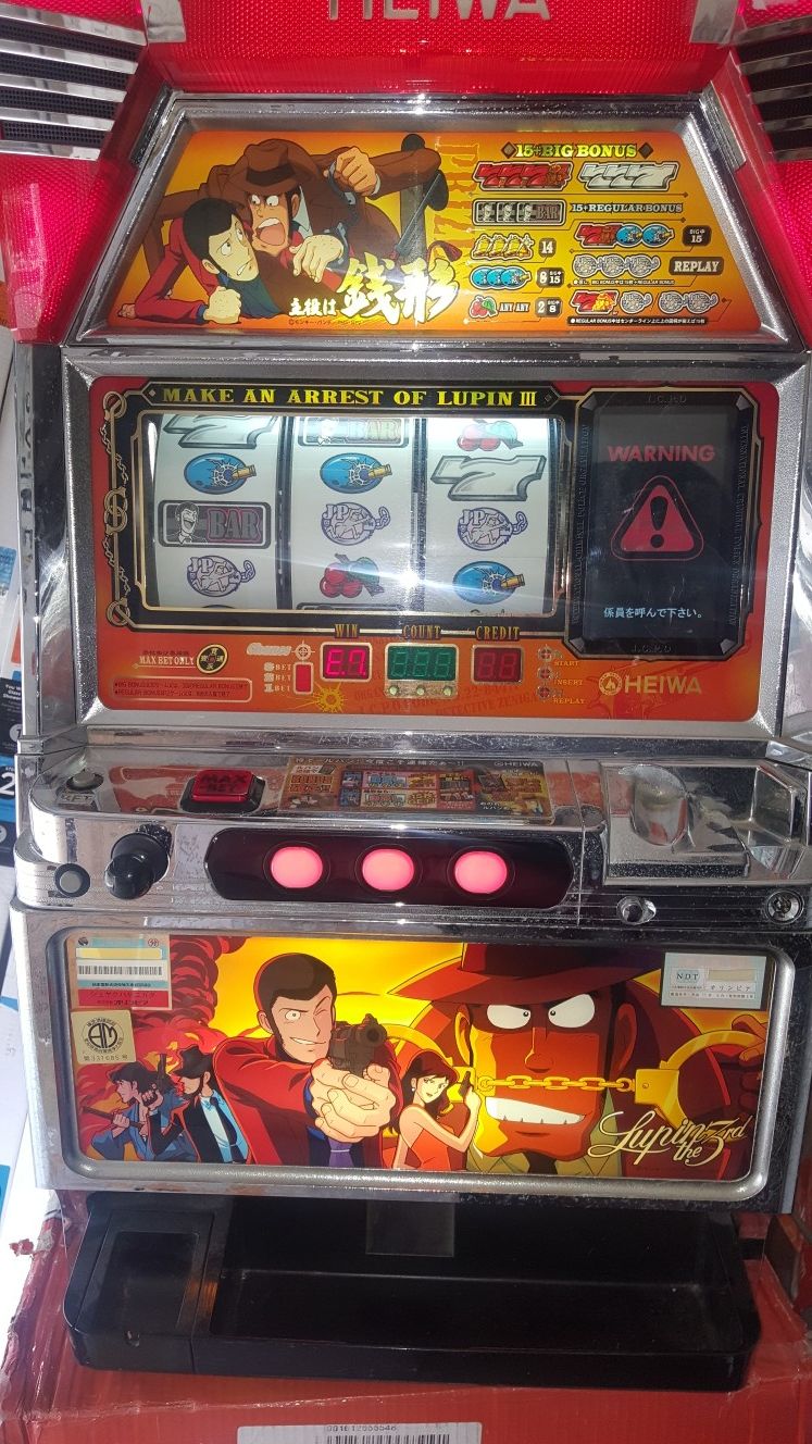HEIWA (Make An Arrest Of Lupin) 3 Token Pachislo Slot Machine