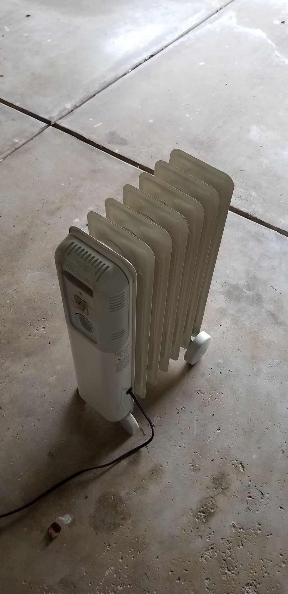 Electric space heater