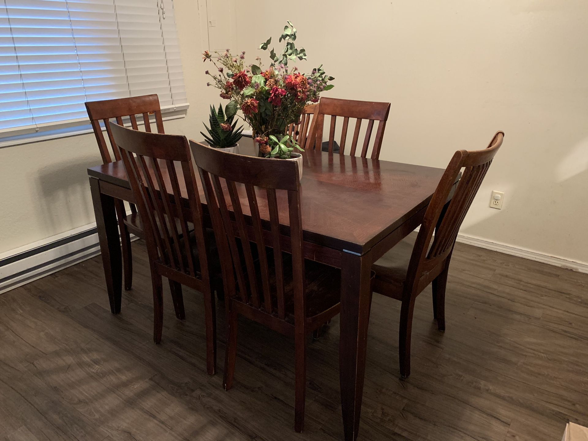 Free Dining table