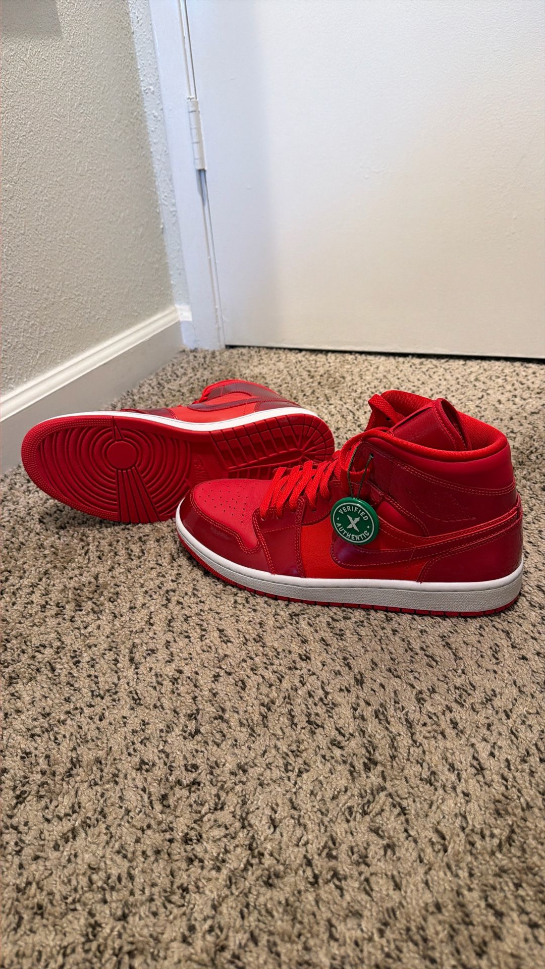 Air Jordan 1 (AJ1) Pomegranate