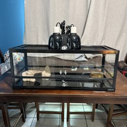 Like New 20 Gallon Repti Zoo Front Opening Reptile Terrarium/Tank! (30in Length x 12in Width × 12in Height)
