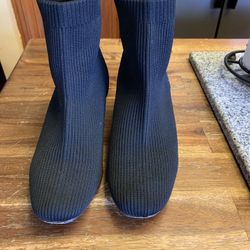 Women’s small slip on booties size 6, black