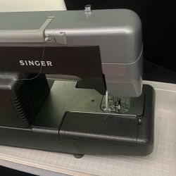 Singer CG-590 Commercial Grade Sewing Machine 