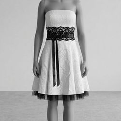 Junior's Strapless Dress