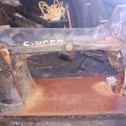 Singer Antique Sewing Machine 