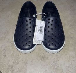 Old Navy Toddler Boy’s / Girl’s Perforated Slip On Shoes, Size 6